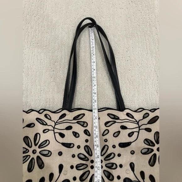 Chloe Kamilla east west eyelet broderie linen tote with leather handles - Picture 13 of 14